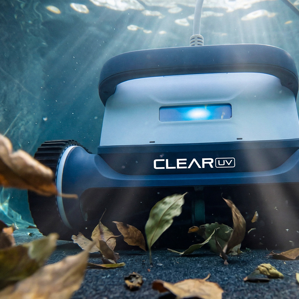 Robotic pool cleaners for leaves