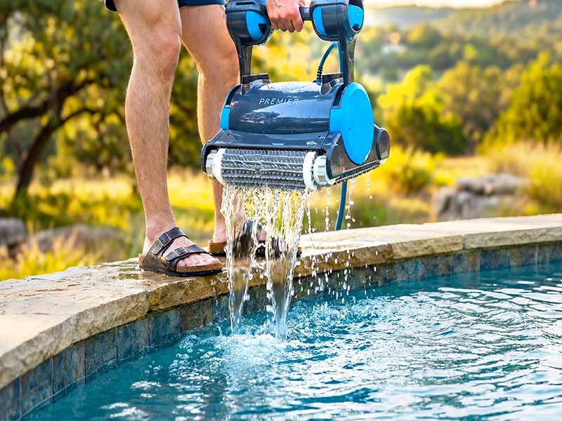 Inground pool with robotic cleaner