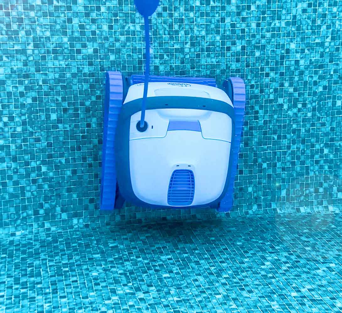 Dolphin S100 Robotic Pool Cleaner