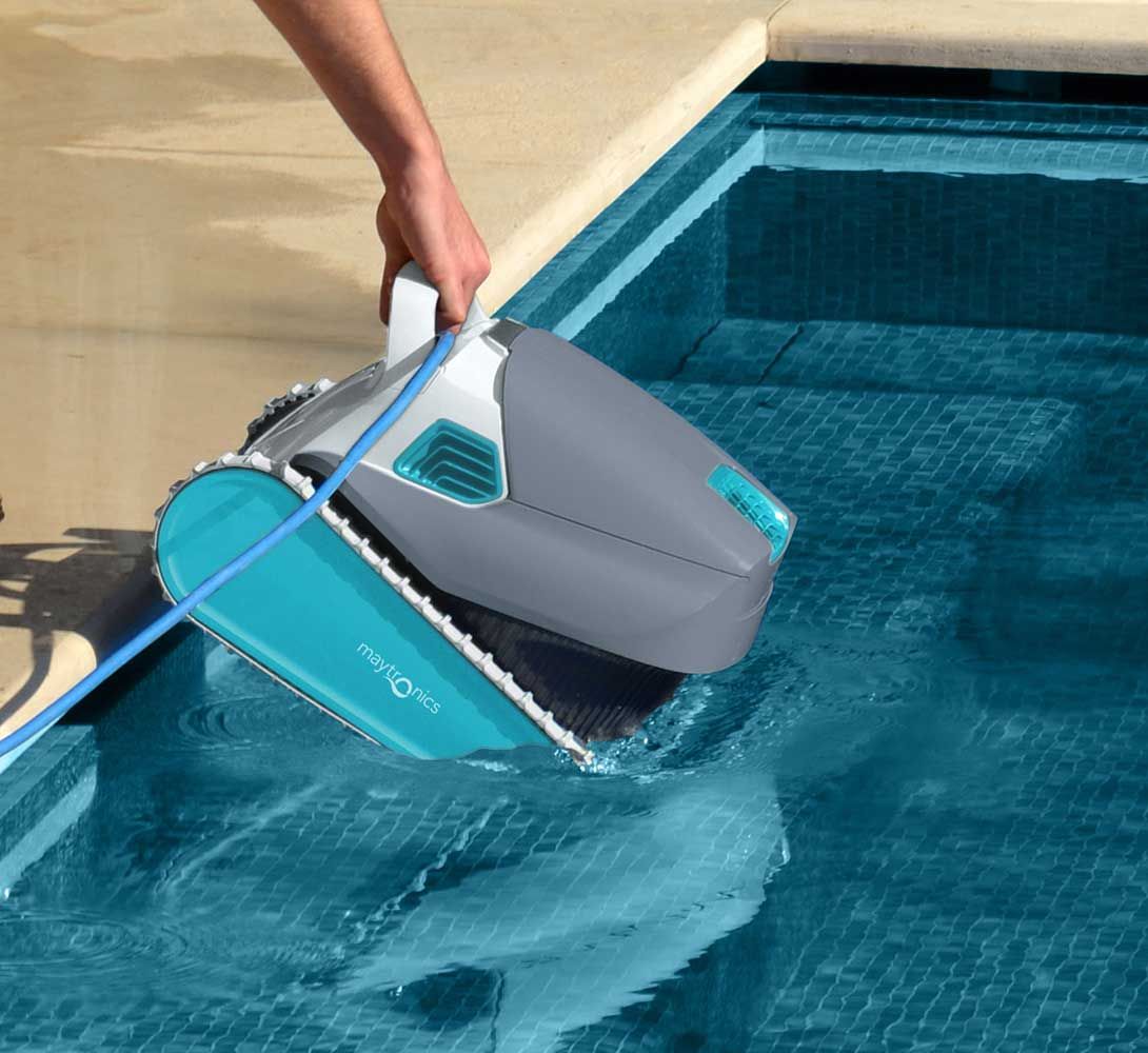 Dolphin Active 20 Poolside Cleaning Robot 6